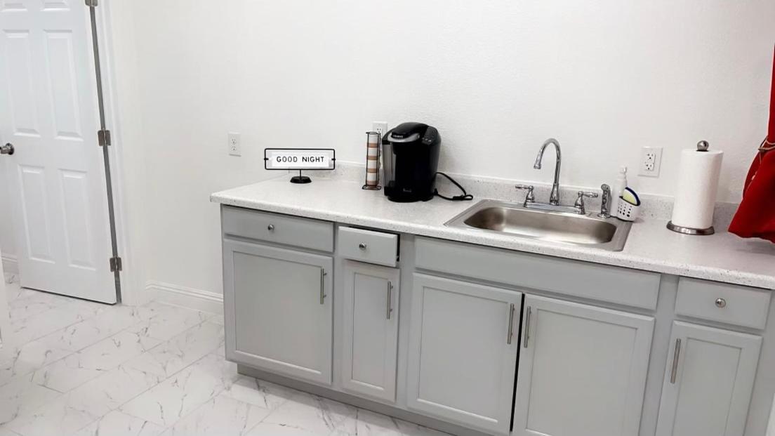 Apartment Cozy Studio…5 Min Away From Airport. “
